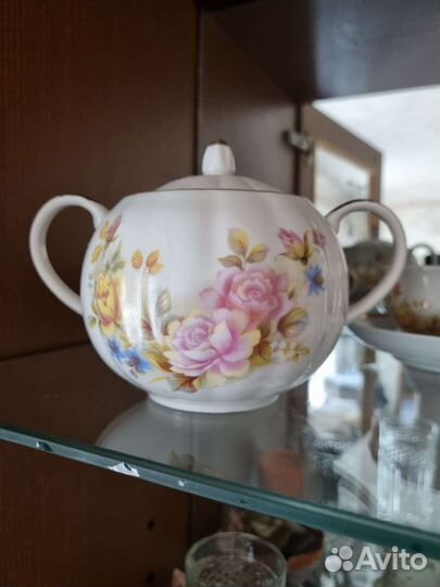 Фарфоровый чайный сервиз