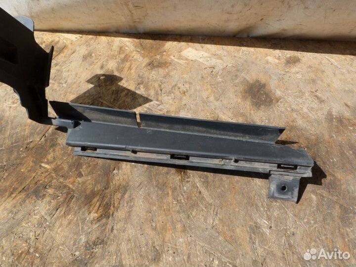 Воздуховод радиатора левый Renault Logan II 2014