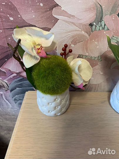 Орхидея в вазе