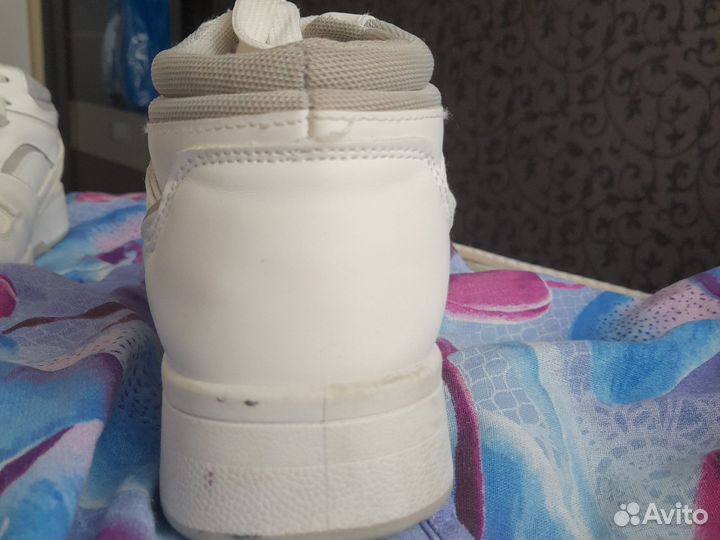 Кроссовки женские 38 размер новые