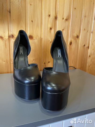 Туфли большого размера на каблуке