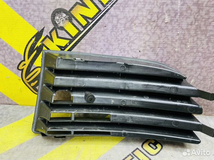 Решетка бампера переднего правая Golf 5 Гольф