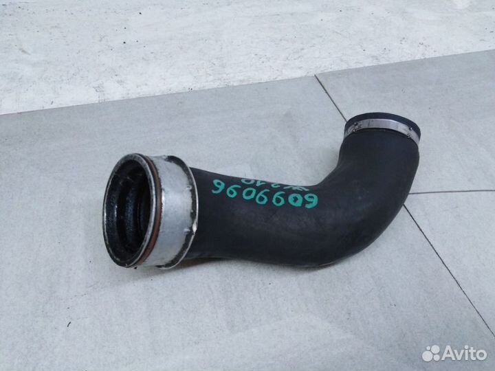 Патрубок интеркулера A2105284182