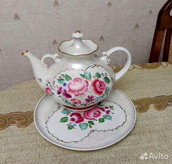 Посуда. Бокалы. Сервизы