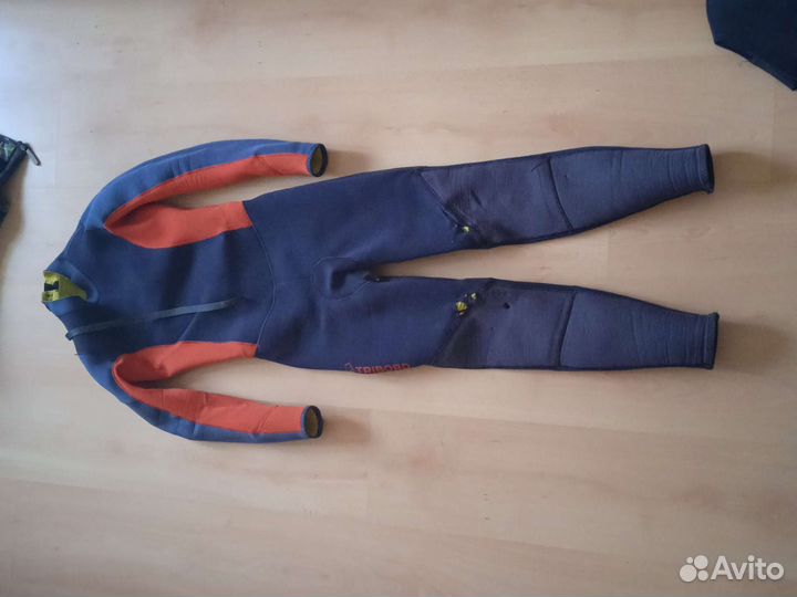 Полусухой гидрокостюм Tribord