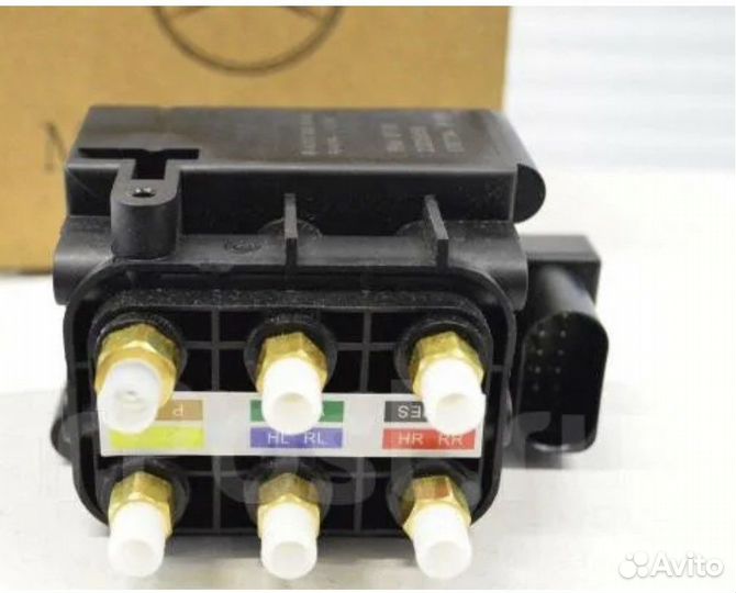 Блок клапанов пневмоподвески на Mercedes ML W164