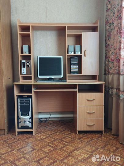 Компьютерный стол