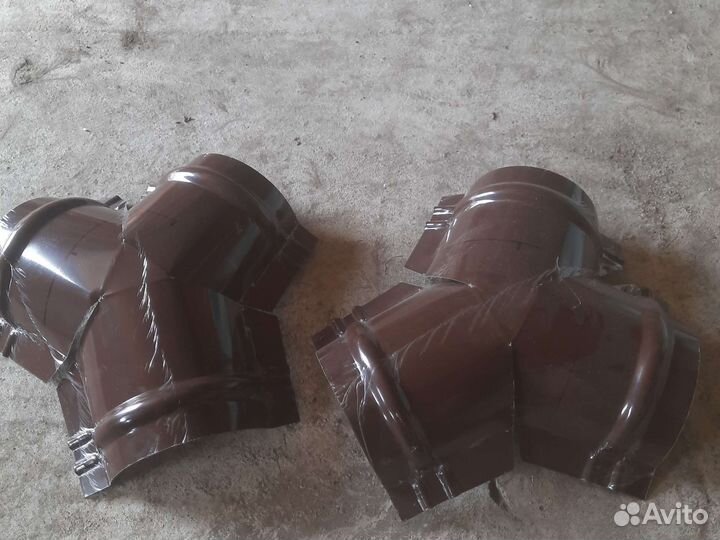 Тройник Y конька полукруглого коричневый RAL 8017