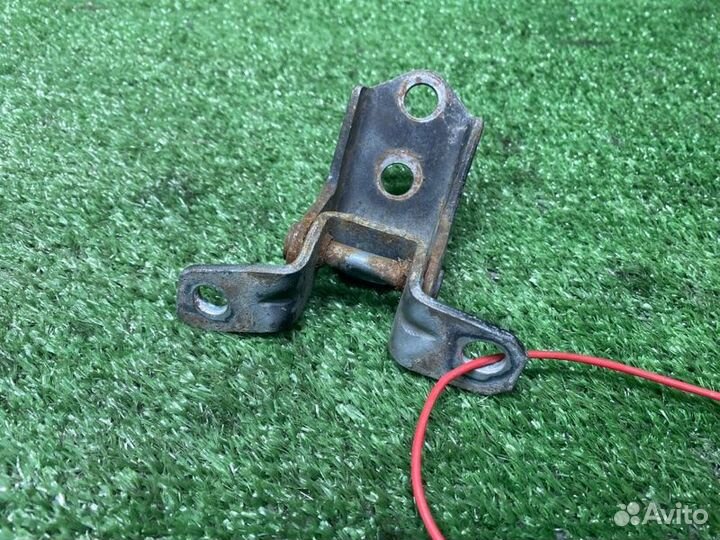 Петля двери передняя левая Mazda 3 BK