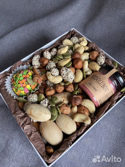 Букеты и композиции с орехами и сухофруктами