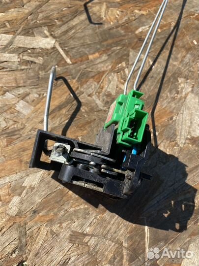 Задний правый дверной замок hyundai solaris 1