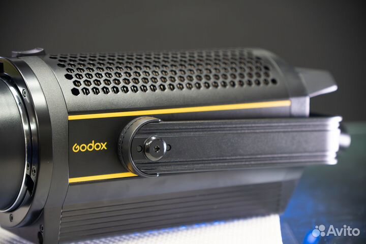 Осветитель светодиодный Godox VL300II