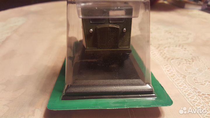 Модель трактора 1:43