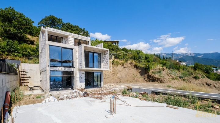 Дом 240 м² на участке 4,8 сот.