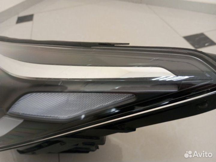 Фара ксеноновая передняя левая Hyundai Grand Santa