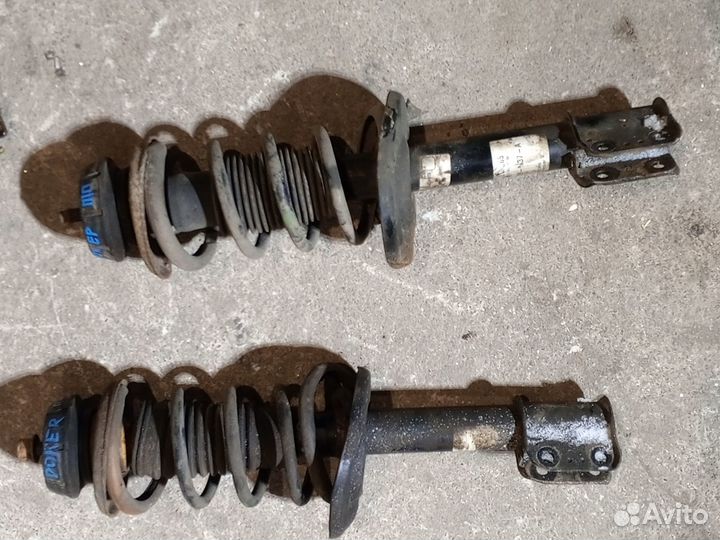 Стойка передняя на Рено Доккер 2018г