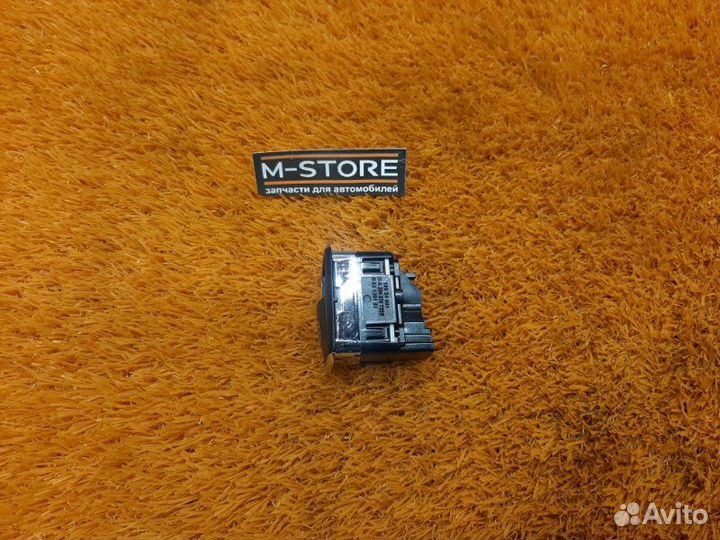 Кнопка стеклоподъемника задняя правая