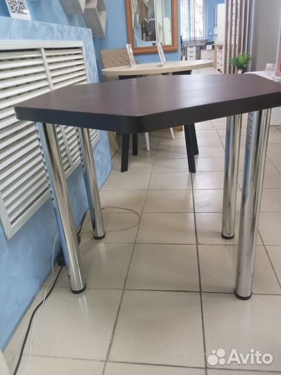 Стол обеденный