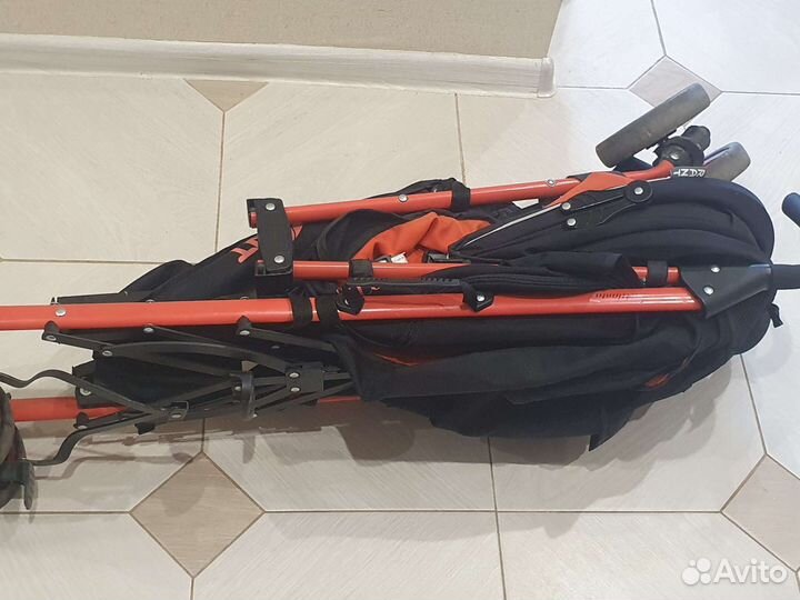 Прогулочная коляска трость