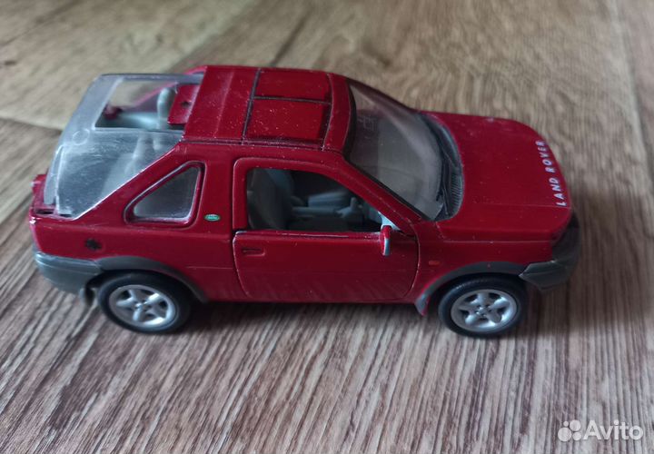 Машинка Welly Land Rover 2001