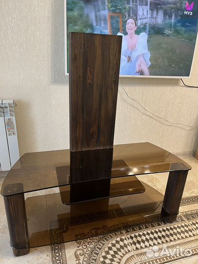 Стеклянная полка под телевизор (бронза)