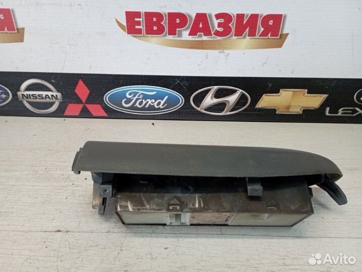 Блок управления стеклоподъемниками передний левый