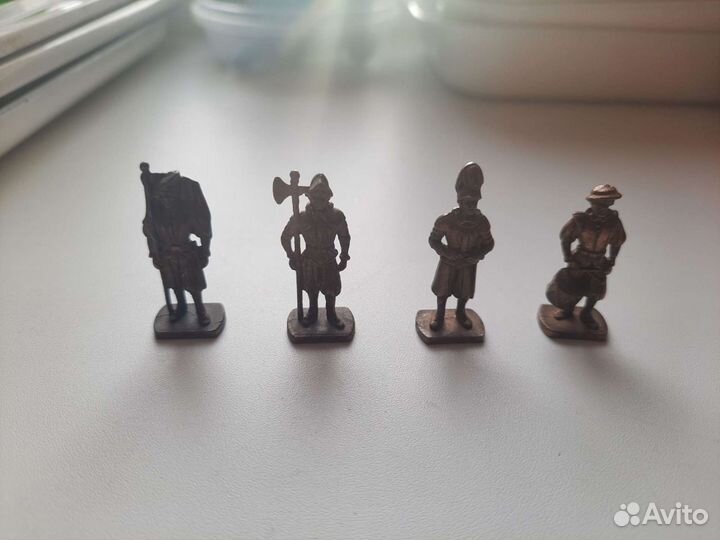 Статуэтки литые