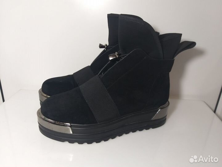 2168*(57) Ботинки фирмы Inario 36 размера