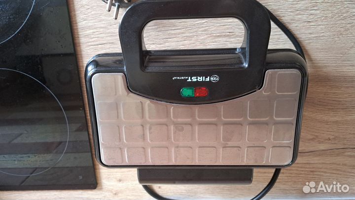 Вафельница 