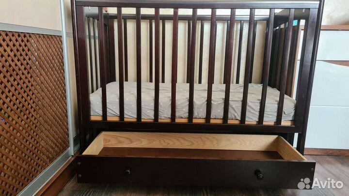 Детская кроватка с маятником Лель