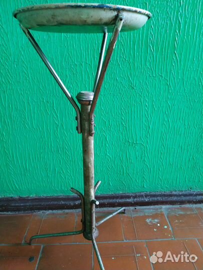 Подставка под цветы в горшке