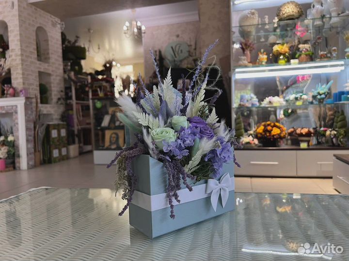 Композиция в коробке Стабилизированные цветы