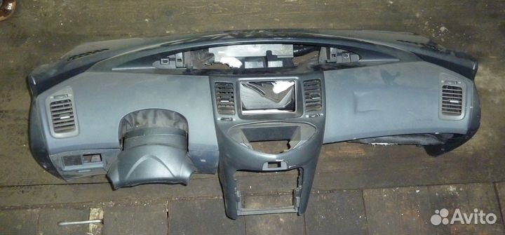 Nissan Primera P12 панель передняя торпедо