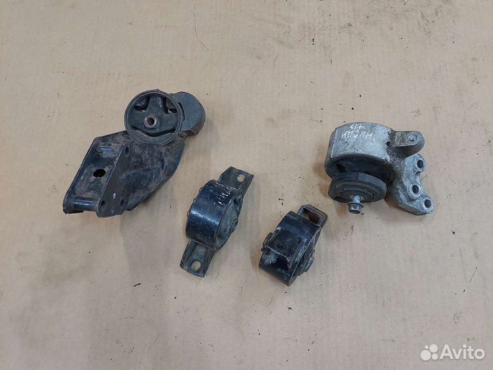 Опоры двигателя Nissan Almera n15