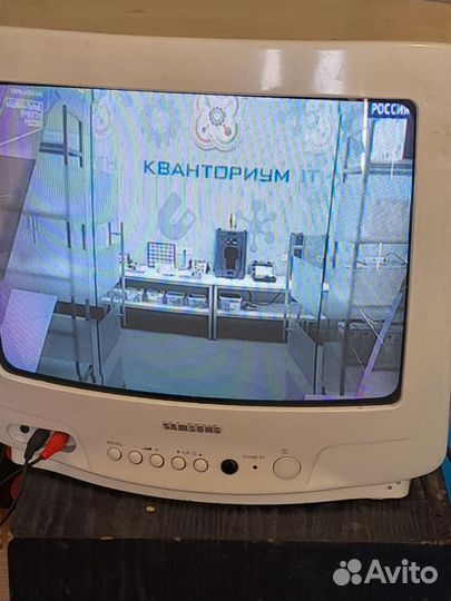 Телевизор бу маленький Samsung