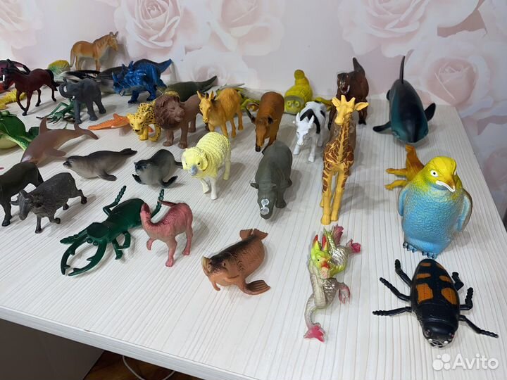 Фигурки животных и насекомых