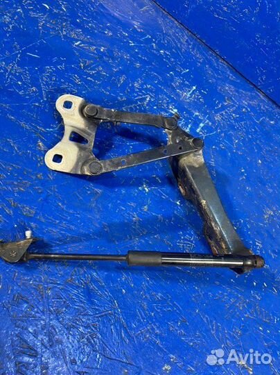 Петля капота левая Land Rover Range Rover Sport 2