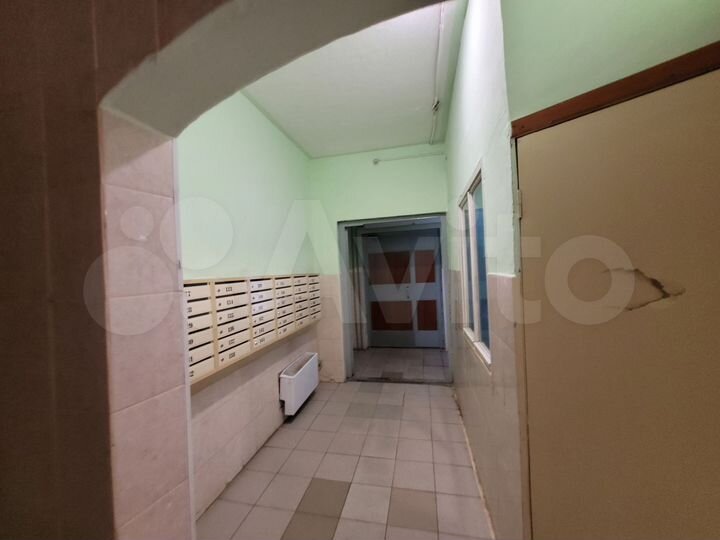 Доля в 2-к. квартире, 67 м², 2/16 эт.