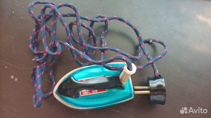 Малогабаритный электрический утюг