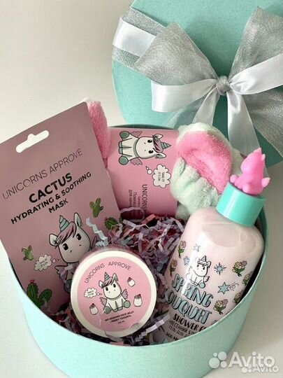 Подарочный набор косметики для девушки