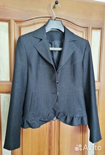 Продаётся школьный костюм