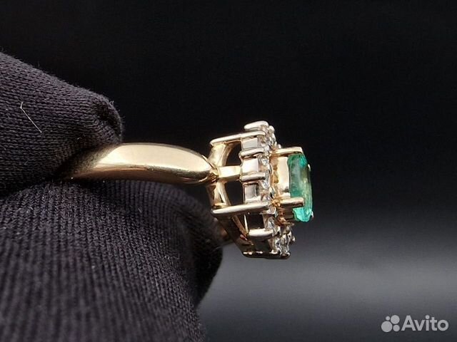 Золотое кольцо с бриллиантами и изумрудном объявление продам