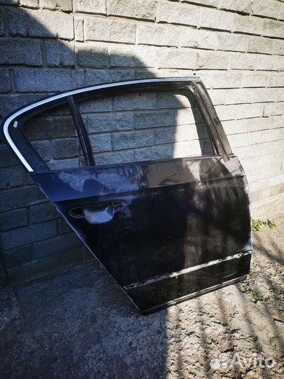 Дверь задняя правая Passat B6