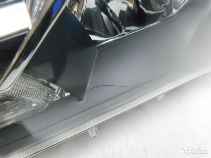 Фара левая Toyota RAV4