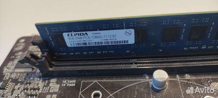 Материнская плата с процессором и памятью