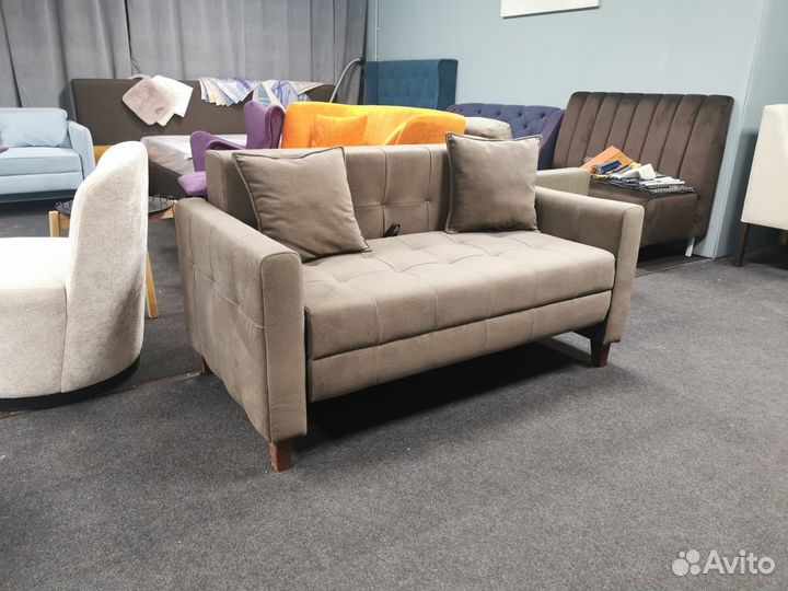 Небольшой диванчик раскладной (кухня, балкон)