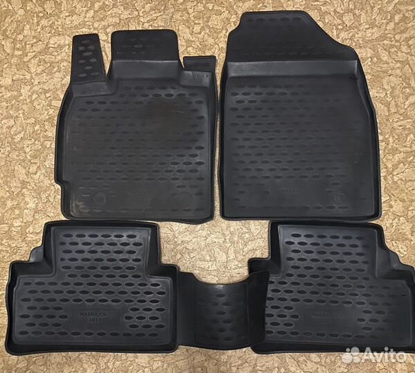 Автомобильные коврики резиновые