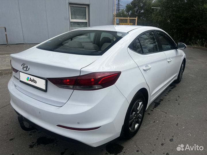 Hyundai Elantra, 2016