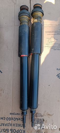 Задние амортизаторы KYB на бмв Е90