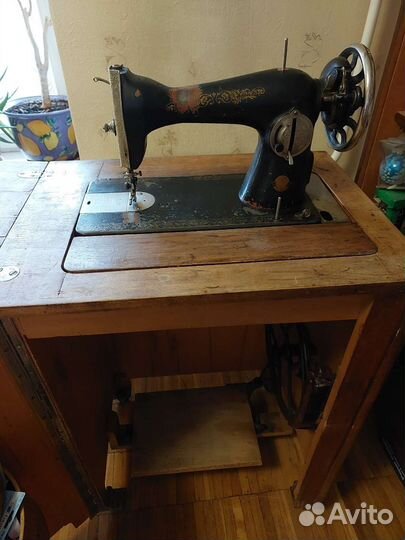 Швейная машина Подольск ножная